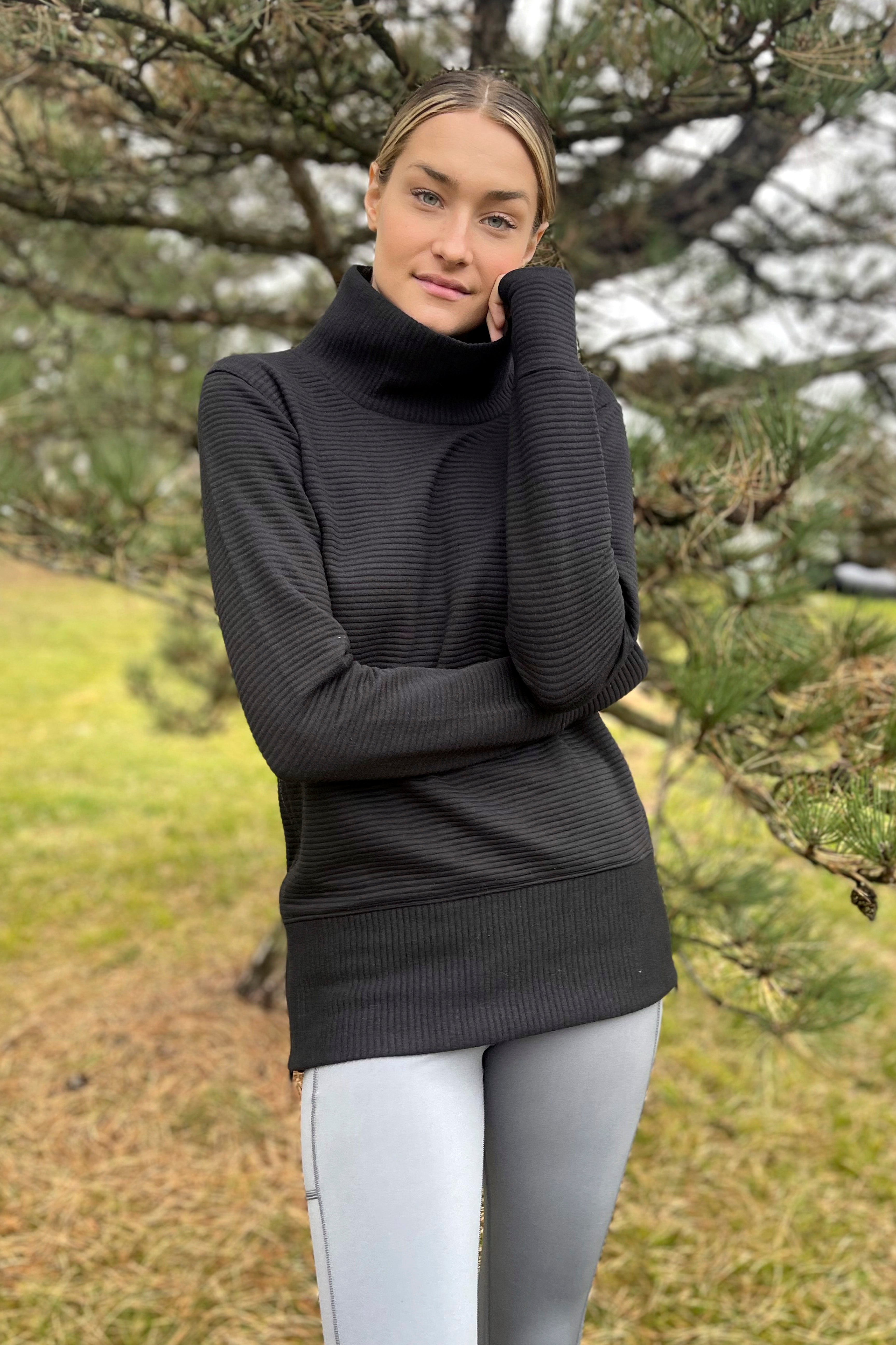 4305 - Women's Ribbed Turtleneck Pullover/Black