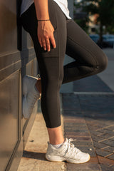 4303 - The "Victory" Cell Phone Pocket Capri /Black